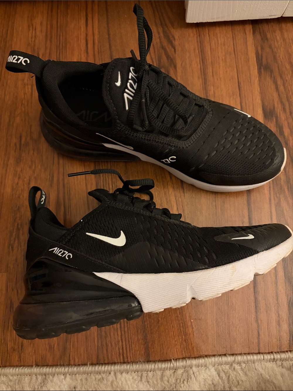 Nike Black and White Air Max 270 Size 7.5